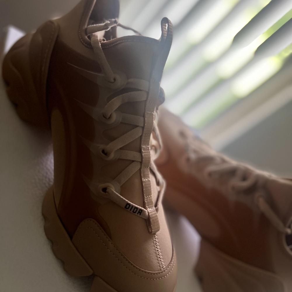 Christian Dior Sneakers Size: 39.5 Color: Nude BRAND NEW IN BOX NEVER WORN - Picture 6 of 6